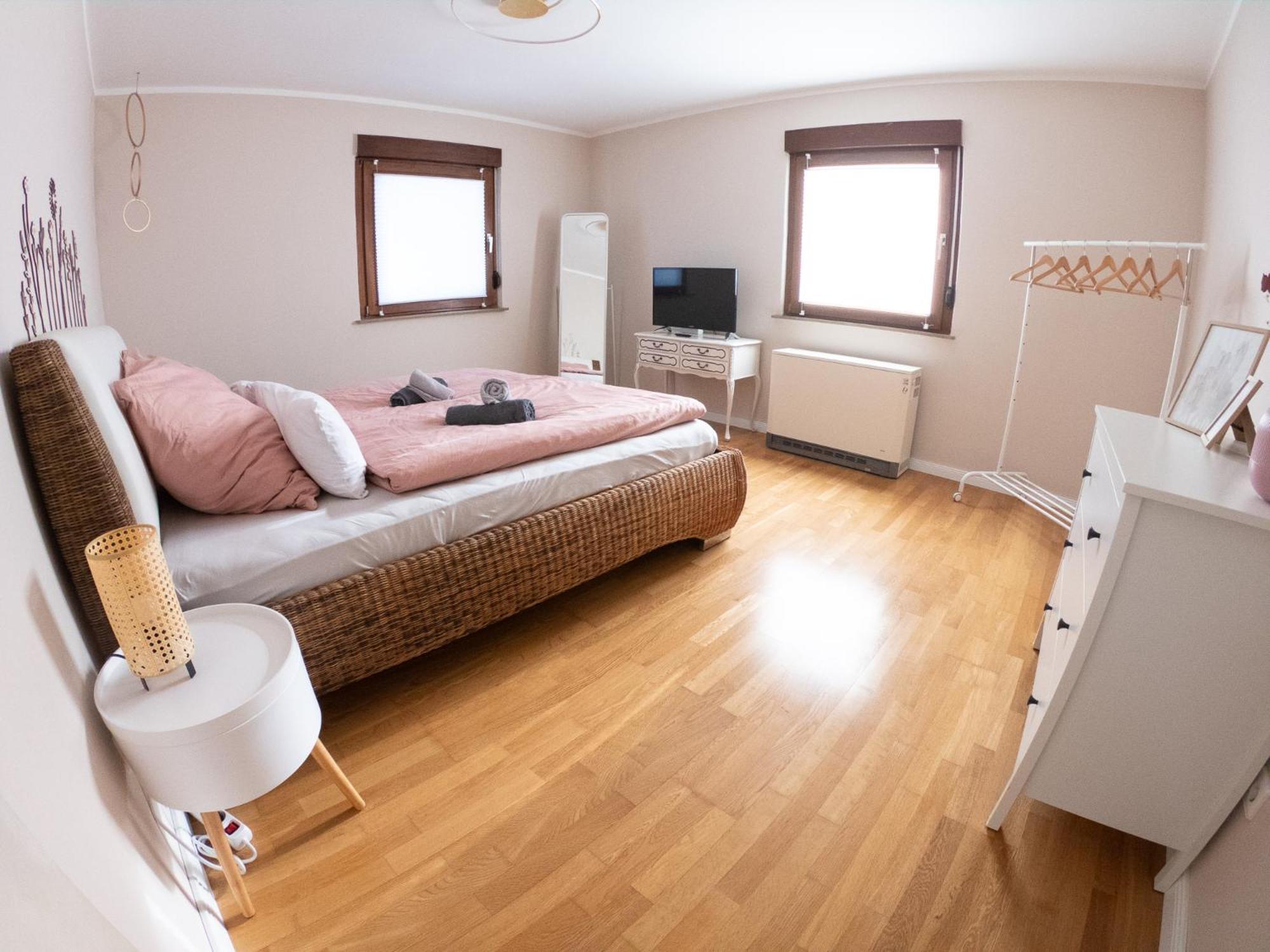 Happybnb Apartment Mit Sonniger Terrasse Lochgau Exterior foto