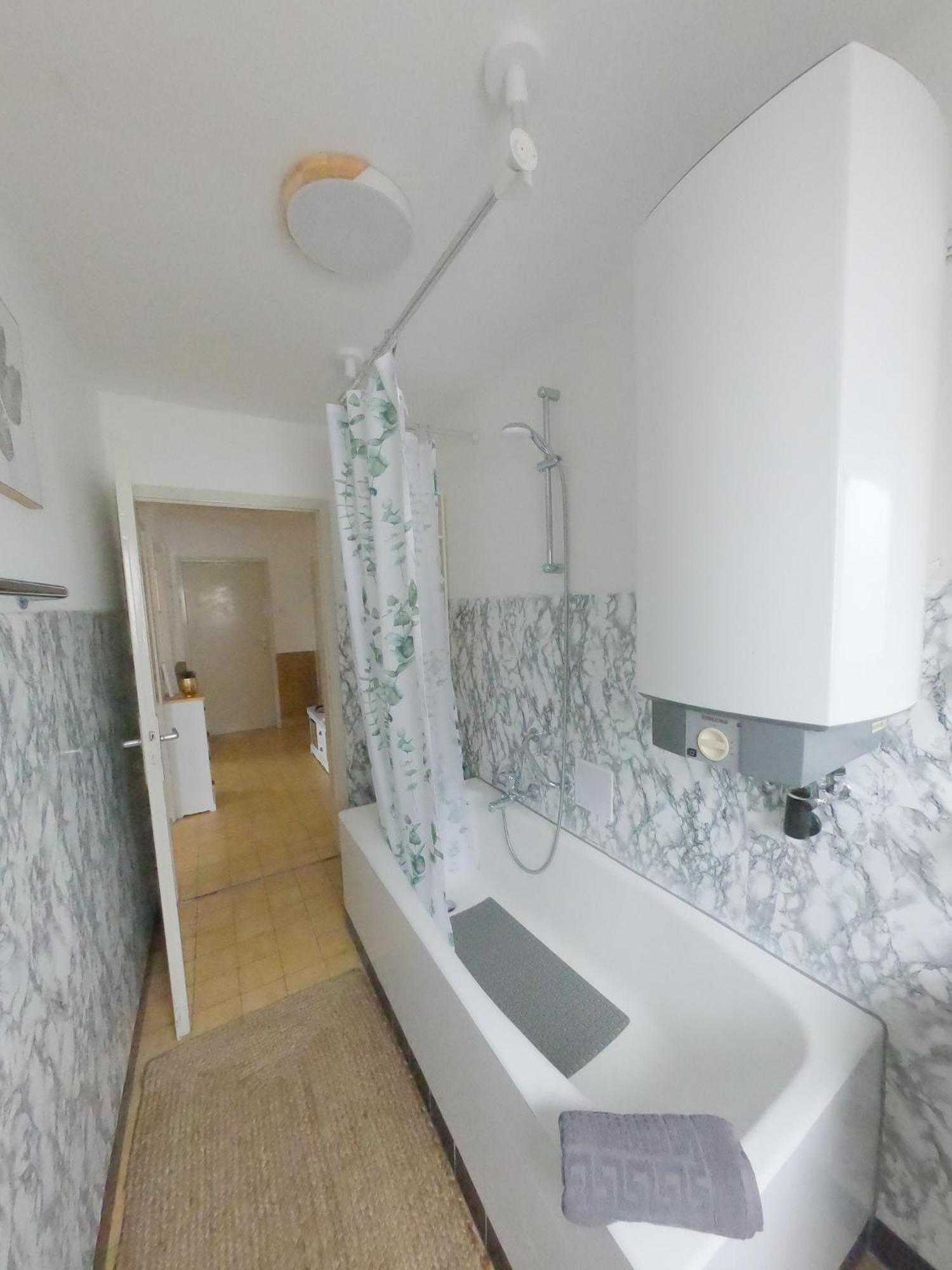 Happybnb Apartment Mit Sonniger Terrasse Lochgau Exterior foto