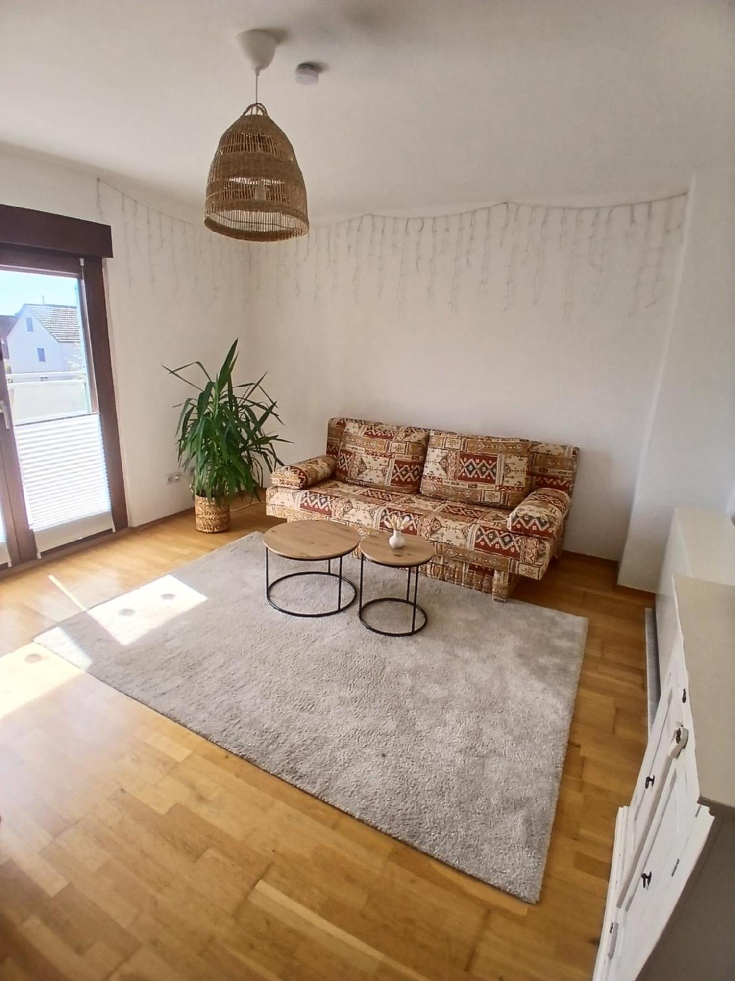 Happybnb Apartment Mit Sonniger Terrasse Lochgau Exterior foto